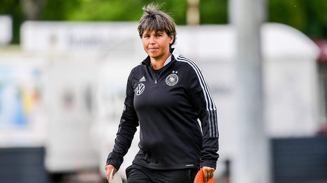 Ariane Hingst verlässt den DFB DFB Deutscher Fußball Bund e V