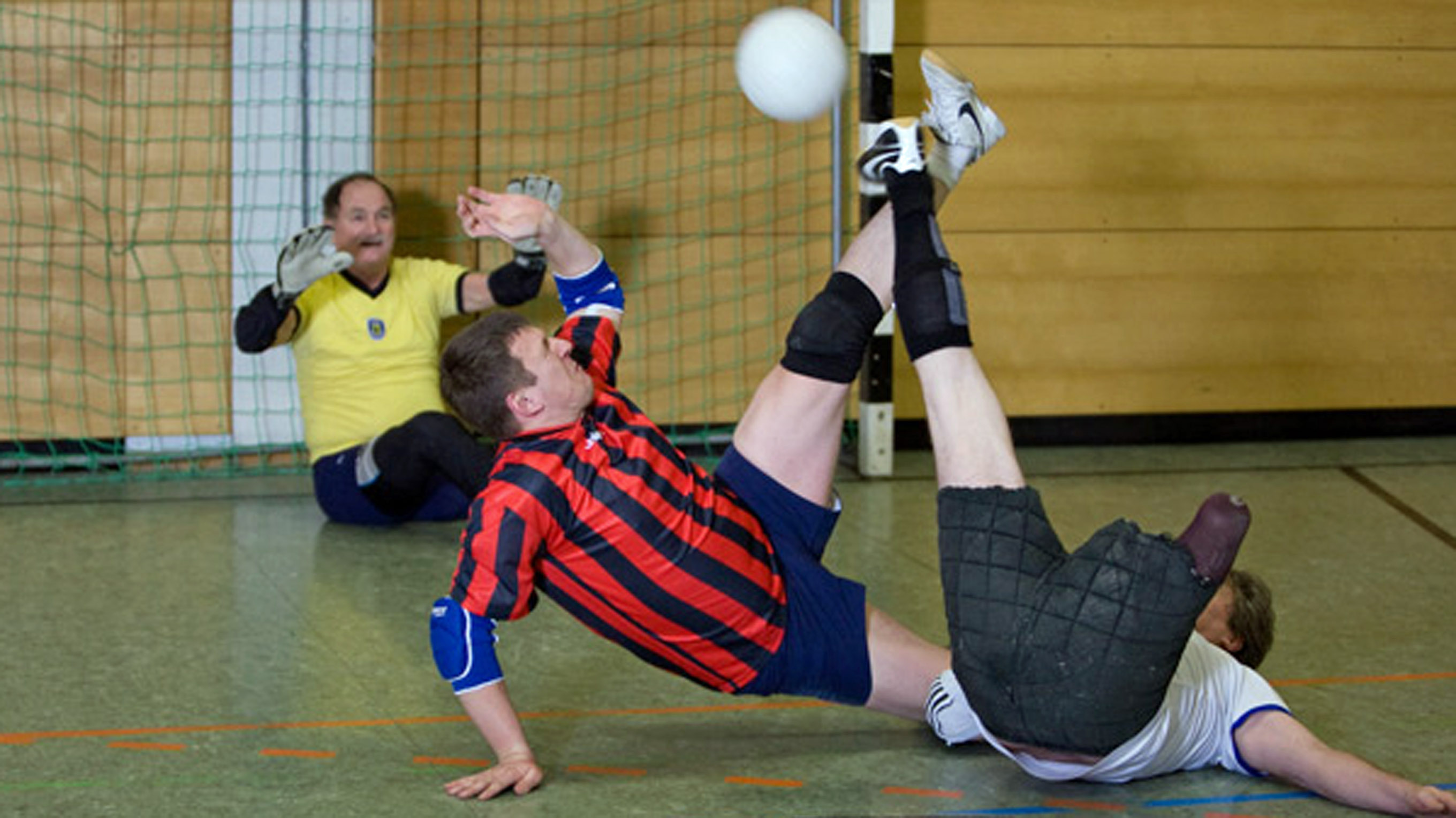 Sitzfußball :: Behinderung :: VielfaltAnti-Diskriminierung ::  Gesellschaftliche Verantwortung :: Projekte & Programme :: DFB - Deutscher  Fußball-Bund e.V.