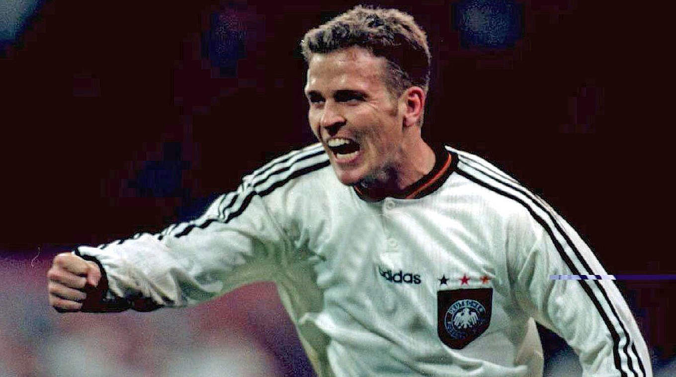 Debüt mit der Nationalmannschaft: 1996 wird Bierhoff im Spiel gegen Portugal erstmals eingewechselt © 