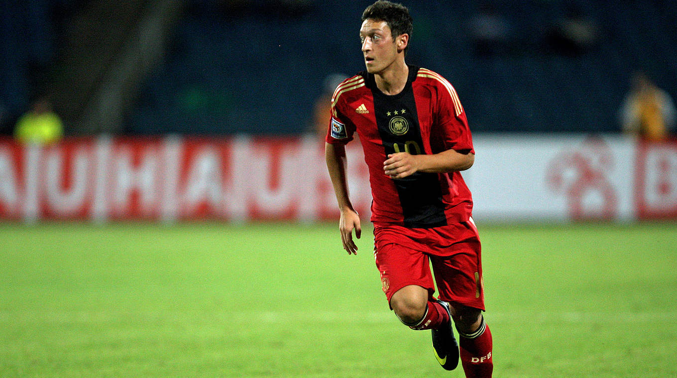 Am 12. August 2009 debütiert Mesut Özil für die A-Nationalmannschaft © imago sportfotodienst