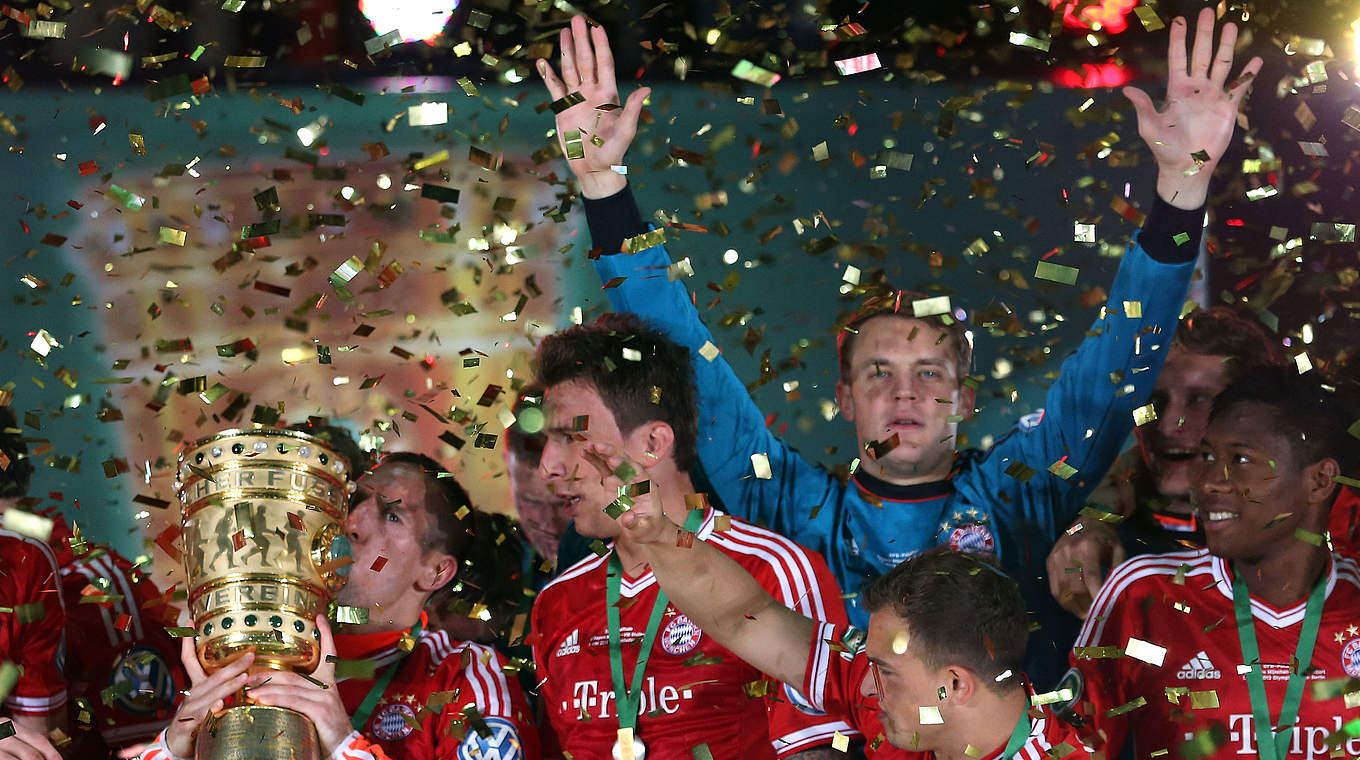 Jubel über den DFB-Pokalsieg: Manuel Neuer und seine Teamkollegen © 
