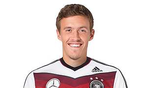 Nationalstürmer Max Kruse im aktuellen Trikot der deutschen Fußballnationalmannschaft © 2013 DFB