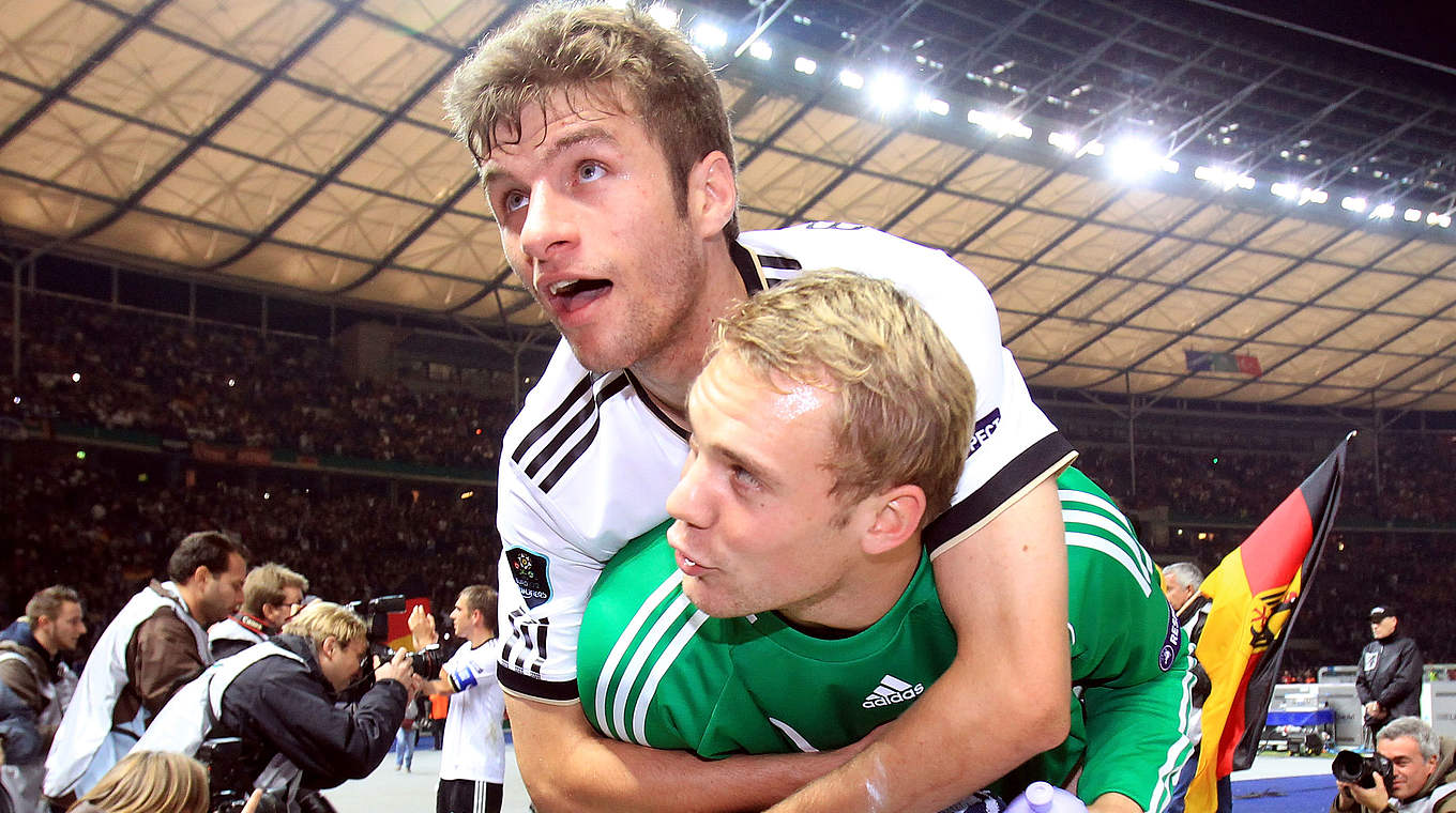 Jubel mit Vereins- und Nationalmannschaftskollege Manuel Neuer © 