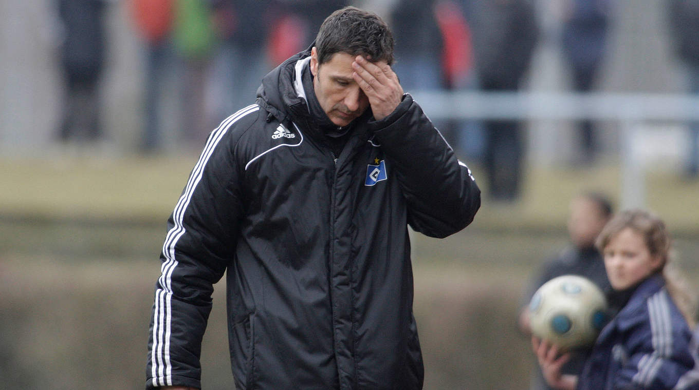 Der Hamburger SV zog sein Team vom Spielbetrieb zurück, Trainer Achim Feifel und seine Mannschaft galten somit als erster Absteiger. © Copyright: Harder