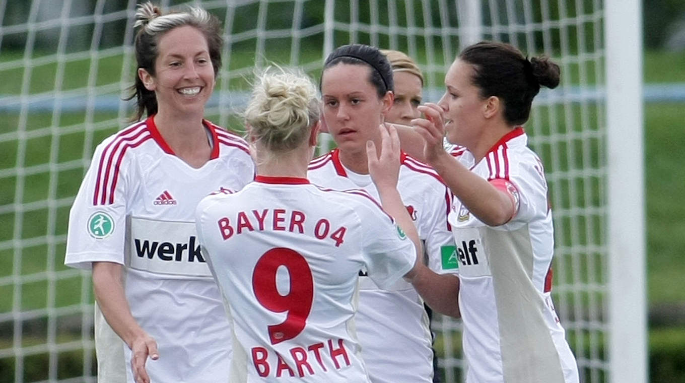 Gerade noch die Kurve bekommen: Bayer 04 Leverkusen feierte den nicht mehr für möglich gehaltenen Klassenverbleib. © Copyright: Harder