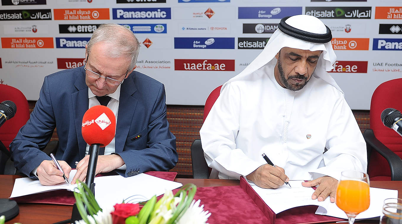 Unterschriftstermin in den Vereinigten Arabischen Emiraten © imago/Eibner