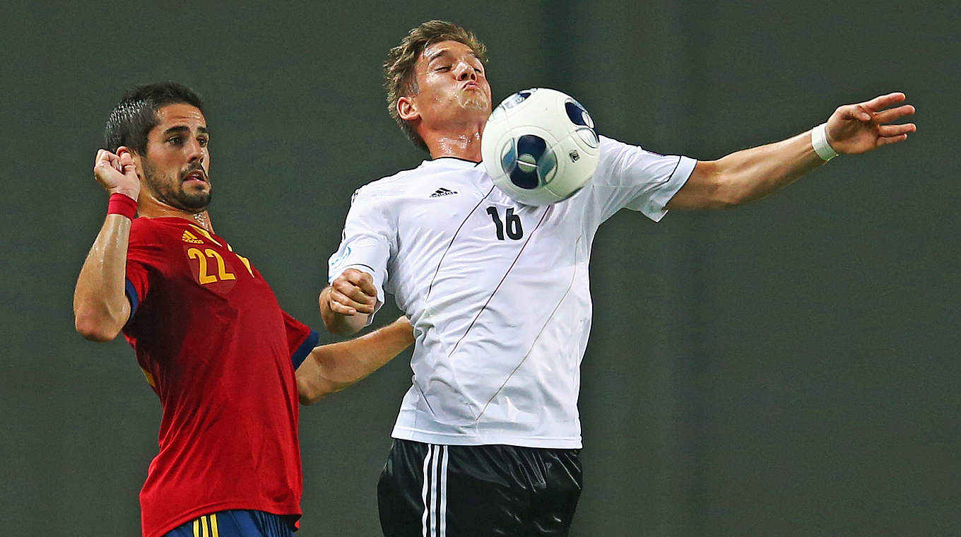 Oliver Sorg in einem Zweikampf beim Spiel der U 21-Nationalmannschaft gegen Spanien © 2013 Getty Images