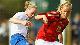 Im Zweikampf: U23-Nationalspielerin Turid Knaak © 2010 Getty Images