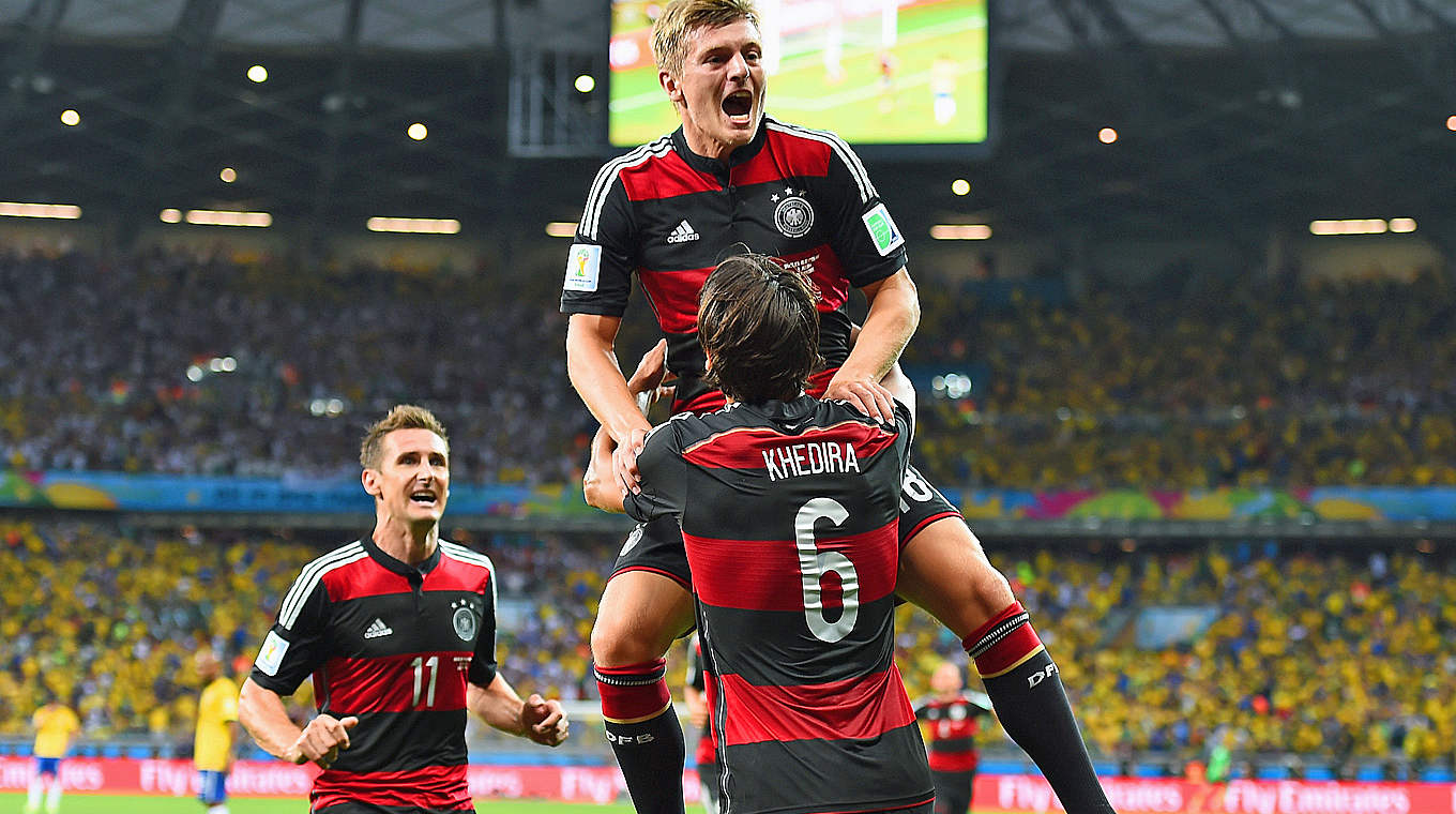 Jubel in Belo Horizonte: das DFB-Team um Toni Kroos © 2014 Getty Images