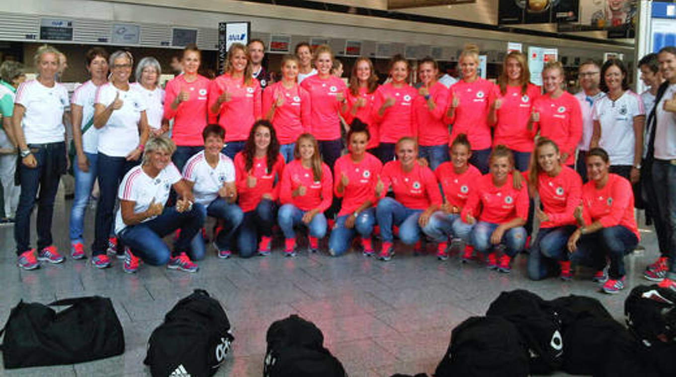 Ab geht die Reise: Das Abenteuer WM 2014 in Kanada beginnt für die U 20-Frauen © DFB