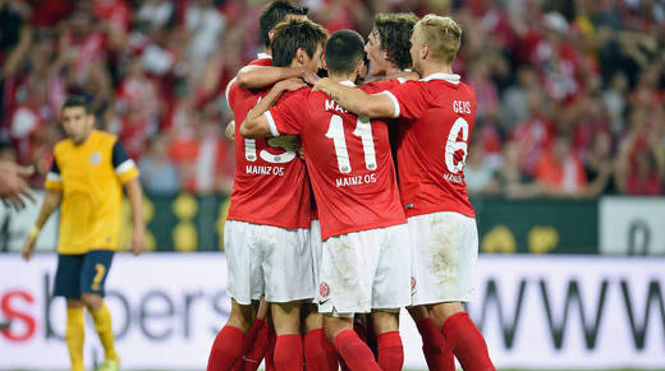 Sieg im ersten Pflichtspiel der Saison: Die Mainzer Spieler jubeln © Bongarts/GettyImages