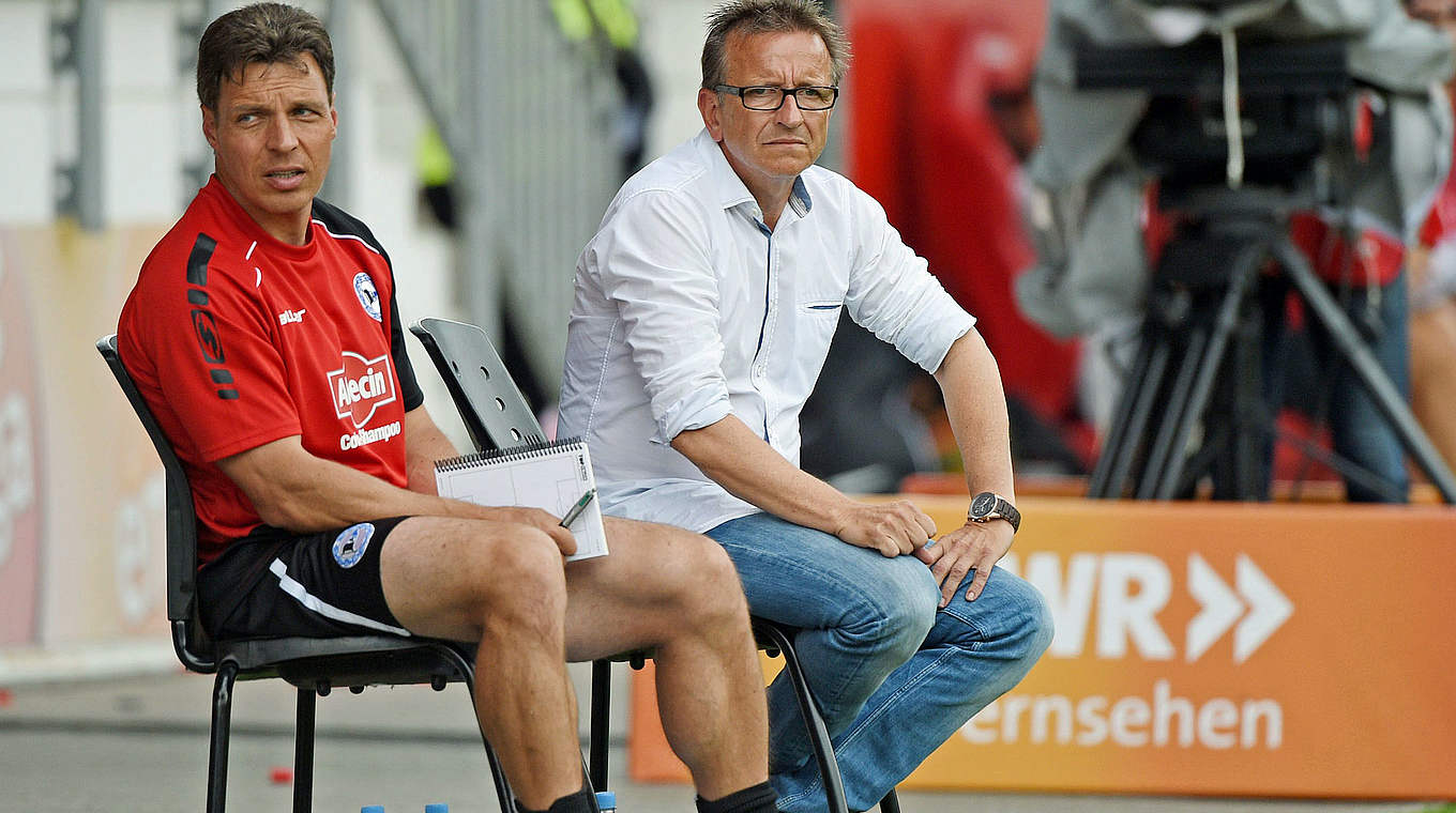 Misslungene Heimpremiere: Bielefelds Trainer Meier (r.) und Co-Trainer Speidel  © 2014 Getty Images