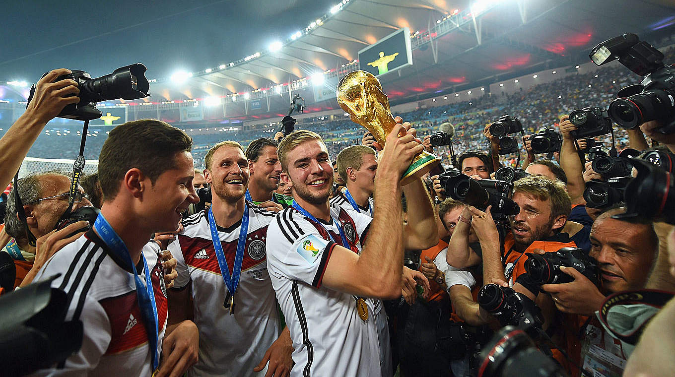 Einst Gräfrath, nun mit WM-Pokal in Rio de Janeiro: Weltmeister Christoph Kramer © 2014 Getty Images