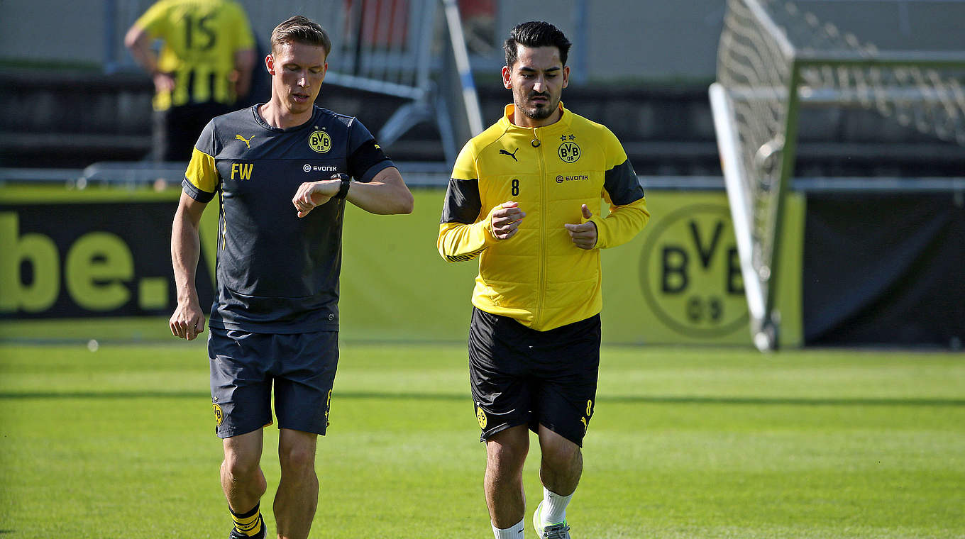 Im Lauftraining: Ilkay Gündogan (r.) © 2014 Getty Images