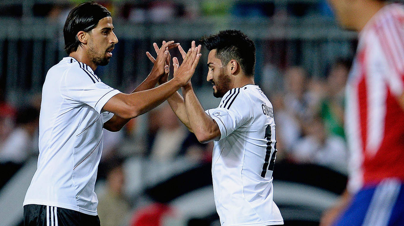 Letzter Einsatz vor seiner langen Pause: Gündogan (r.) beim Paraguay-Spiel © 2013 Getty Images