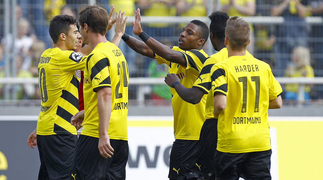 Sprung auf Platz vier: Dortmunds Reserve jubelt © 2014 Getty Images