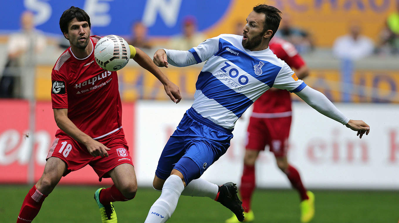 Kein Sieger in Duisburg: Zlatko Janjic (r.) gegen Halles Tim Kruse © 2014 Getty Images