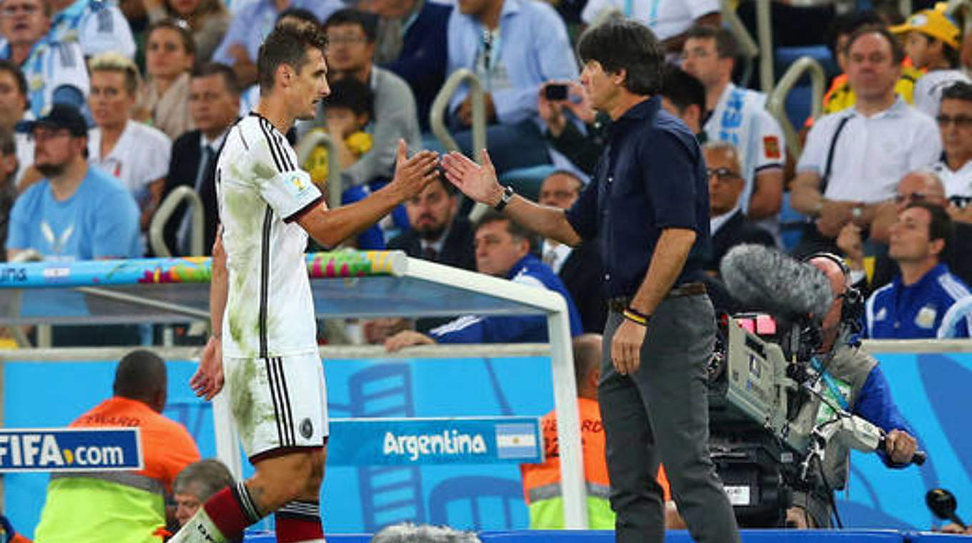 "Froh und dankbar, dass ich mit Miro zusammenarbeiten durfte": Joachim Löw (r.) © Bongarts/GettyImages