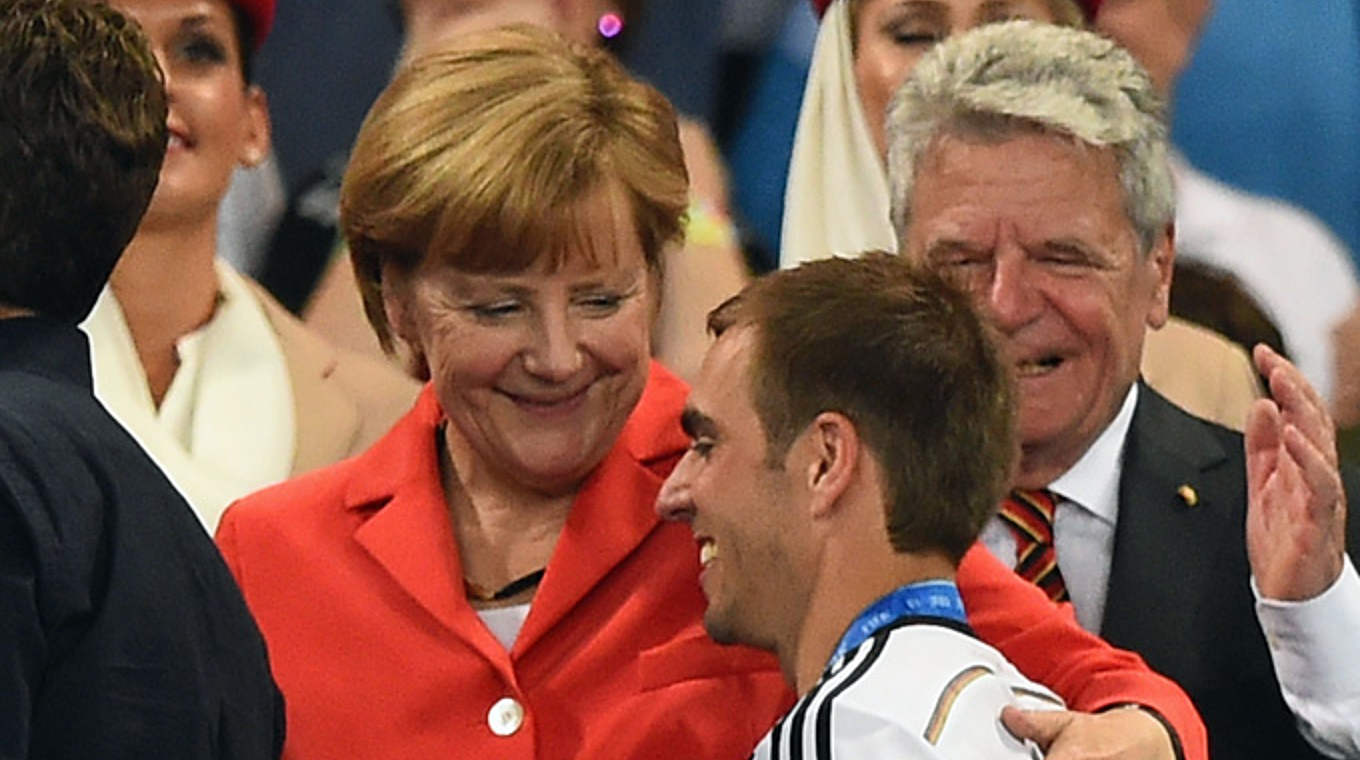 Zollt zurückgetretenem Lahm Respekt: Bundeskanzlerin Angela Merkel (l.) © Bongarts/GettyImages