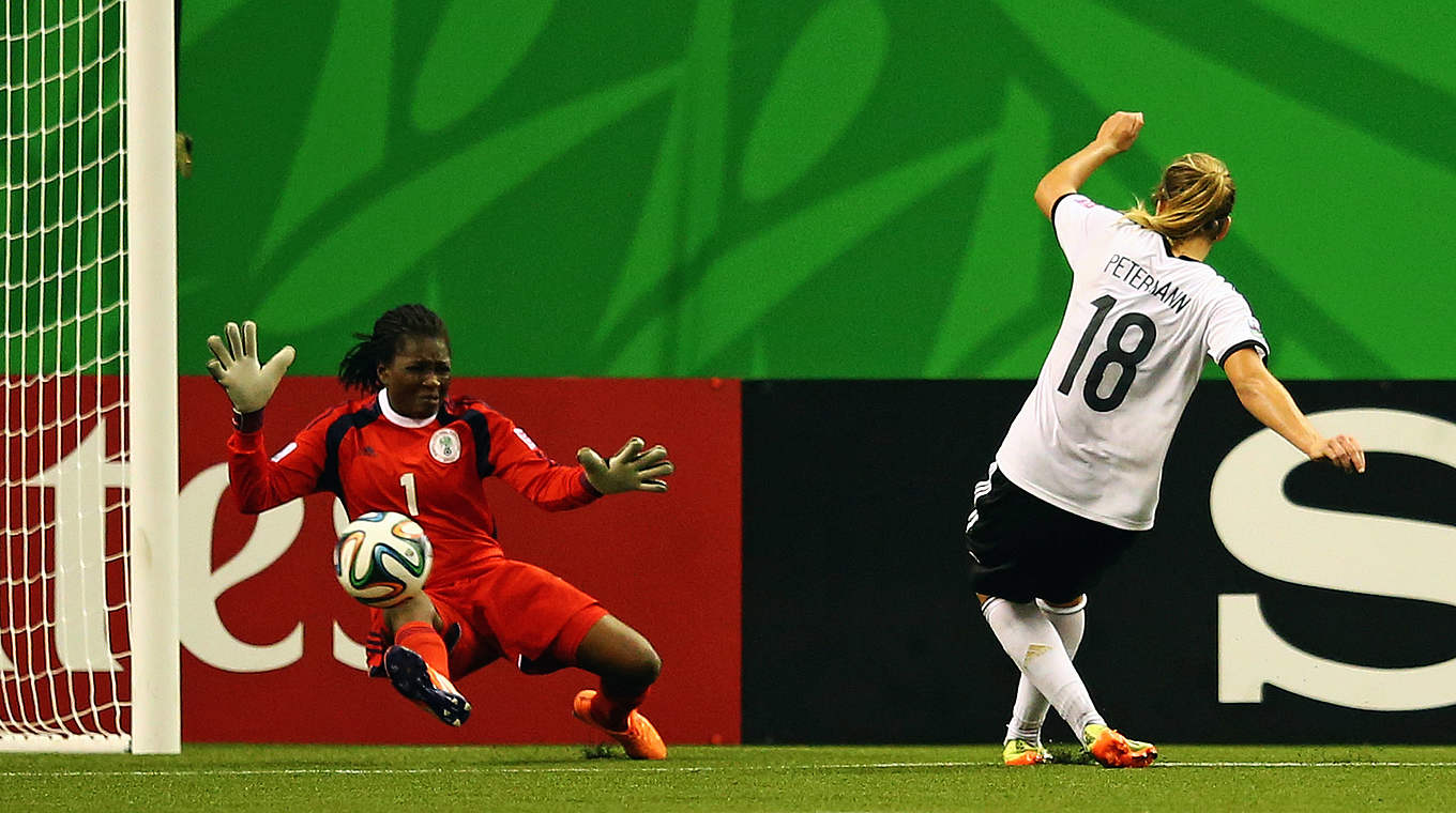 Schuss ins Glück: Lena Petermann trifft in der Verlängerung zum Sieg © 2014 FIFA