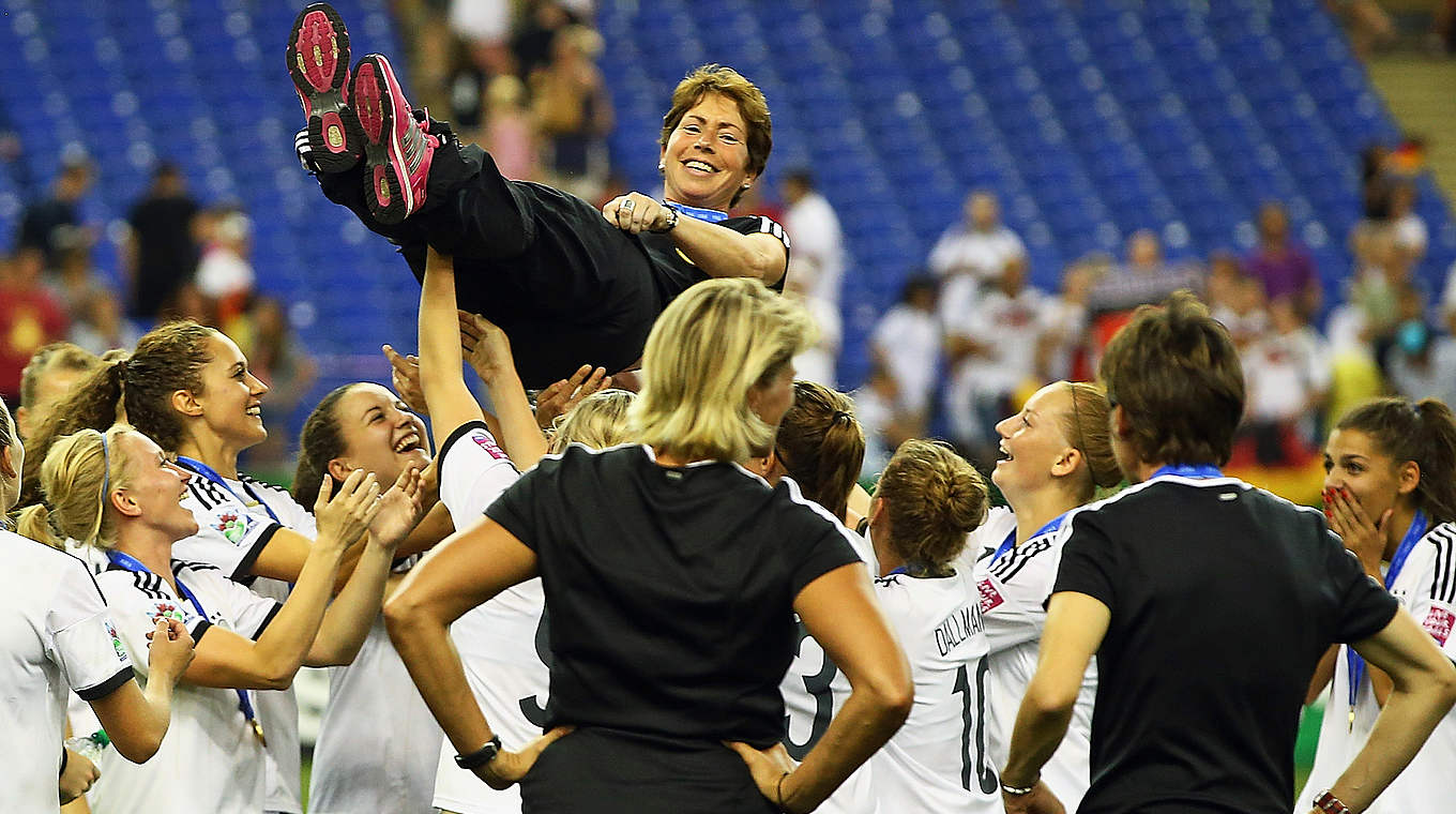 Zum zweiten Mal siegreich mit der U 20: Weltmeistermacherin Meinert 2014 © FIFA/GettyImages