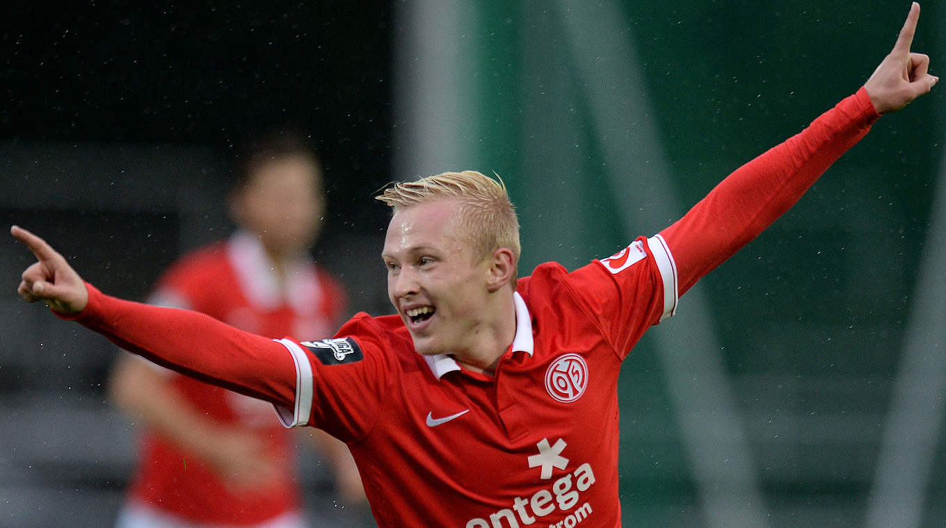 Sieg für Mainz: Patrick Pflücke trifft gegen den BVB © 2014 Getty Images