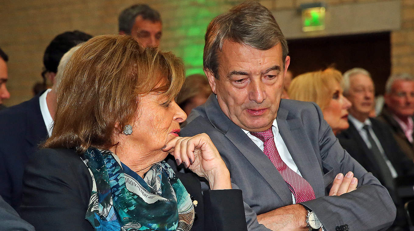 Niersbach mit Charlotte Knobloch, ehemalige Präsidentin des Zentralrates der Juden © 2013 Getty Images