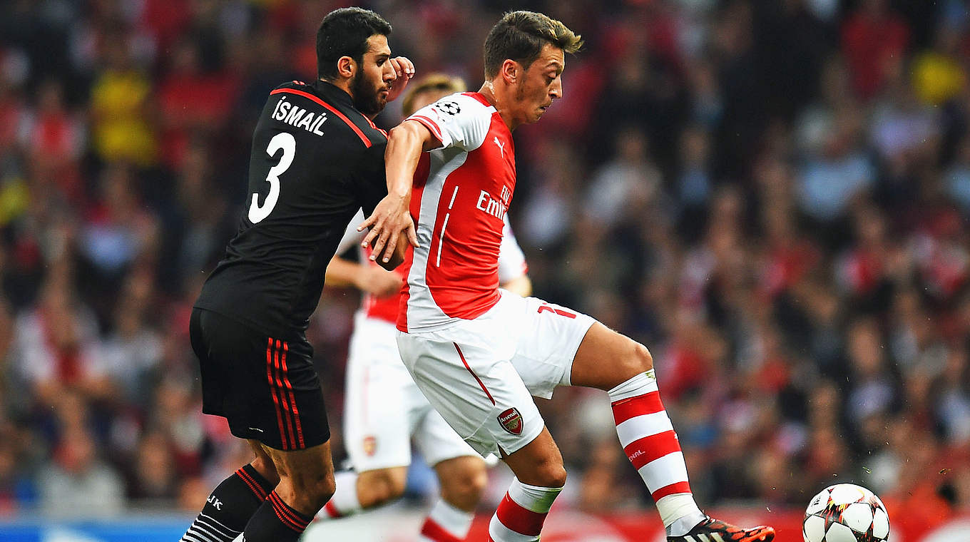 Mit dem FC Arsenal in der Gruppenphase dabei: Mesut Özil (r.) © 2014 Getty Images