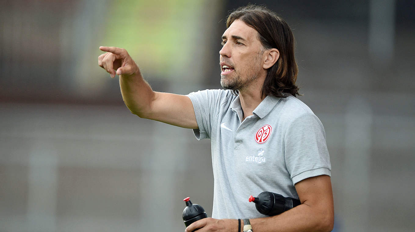 Überraschender Heimsieg: Mainzer Reserve und Coach Markus Schmidt © 2014 Getty Images