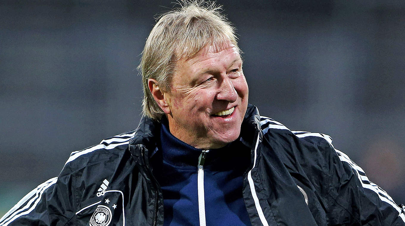 Nominiert sechs neue Spieler: DFB-Trainer Horst Hrubesch © 2013 Getty Images