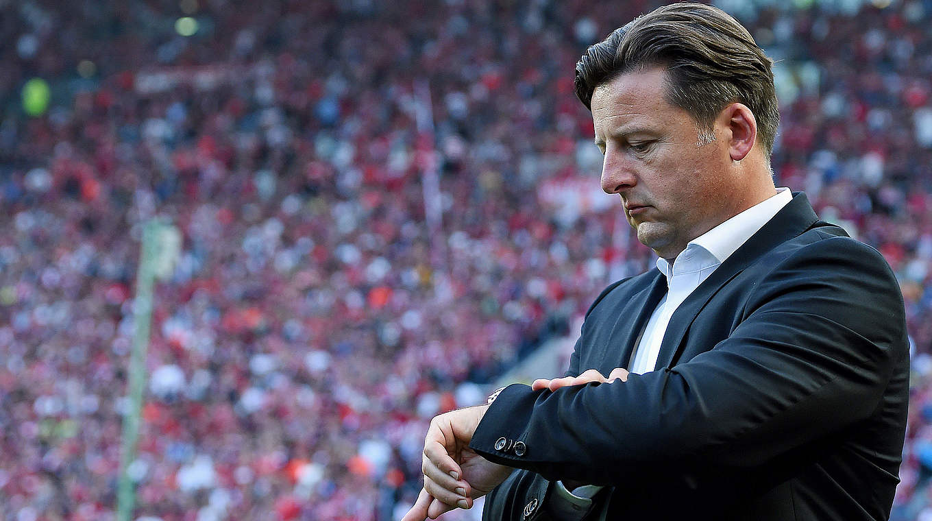 Sieg verspielt: Kaiserslautern und Trainer Kosta Runjaic © 2014 Getty Images