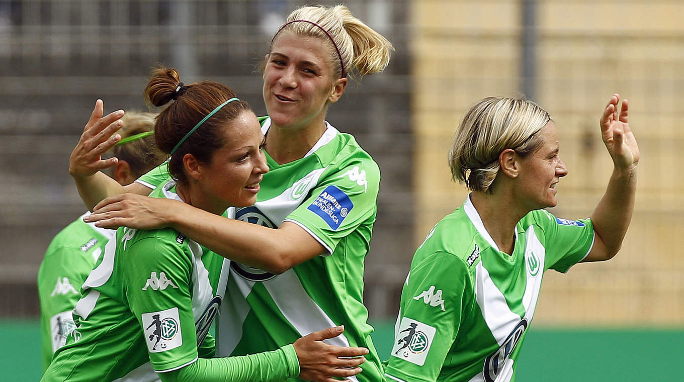 Start mit einem Sieg: Jubel beim VfL Wolfsburg © 2014 Getty Images