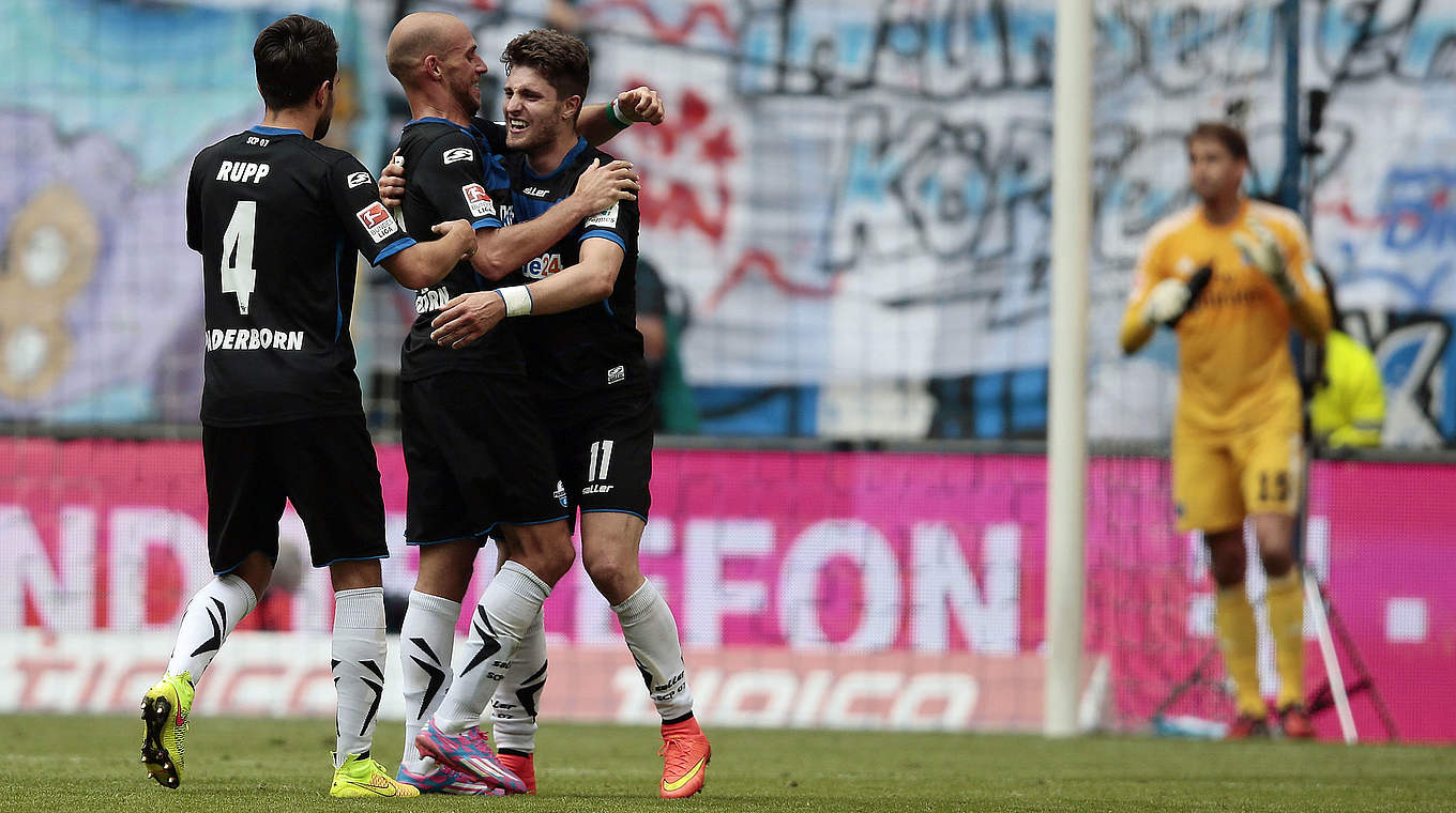 Premierensieg in der Bundesliga: Neuling Paderborn überrascht in Hamburg © 2014 Getty Images