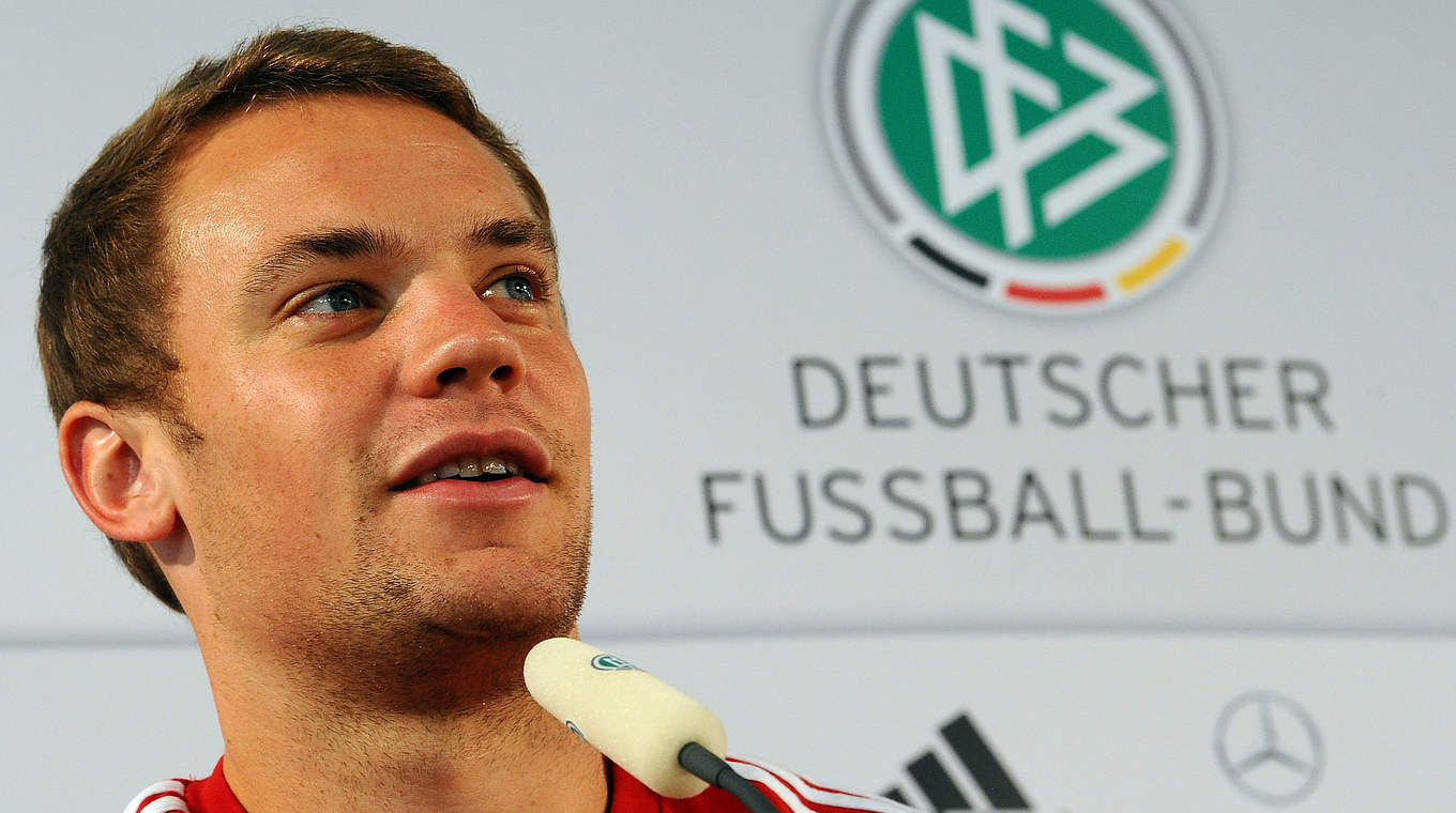 Auf dem Podium: Torhüter Manuel Neuer © 2011 Getty Images