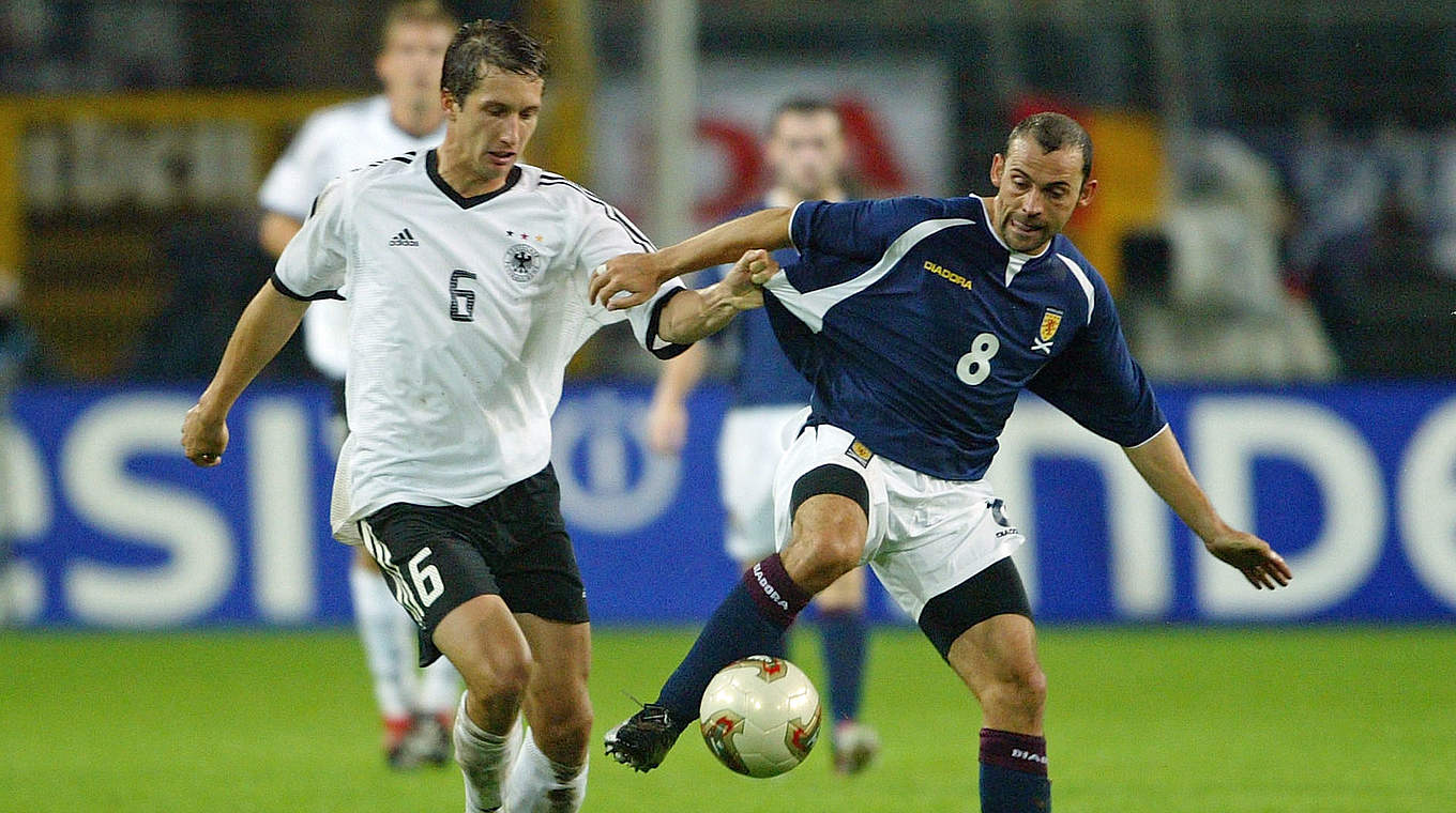 Sieg in Dortmund: Frank Baumann (l.) im letzten Duell 2003 © 2003 Getty Images