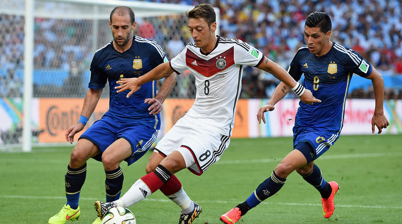 Mesut Özil has been ruled out for 10 to 12 weeks. © 2014 Getty Images