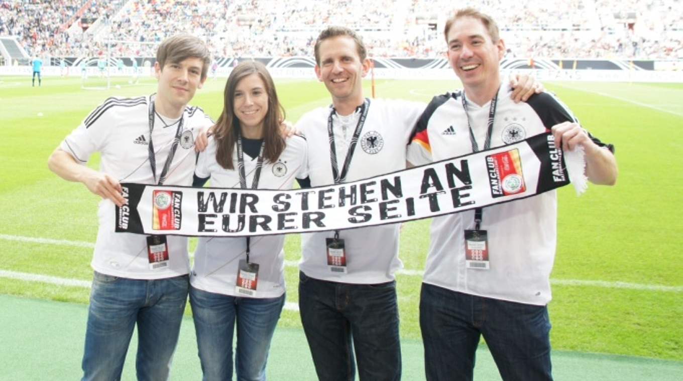 So sehen Sieger aus: Die glücklichen Gewinner beim Fan-tastic Moment in Düsseldorf. © Fan Club Nationalmannschaft
