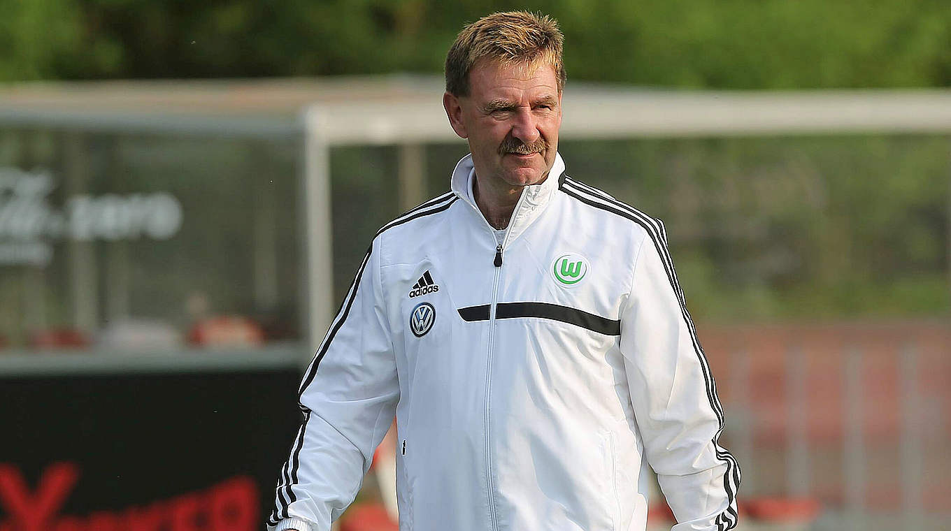 Zweiter Sieg: Wolfsburg und Trainer Mattes © imago/Hübner