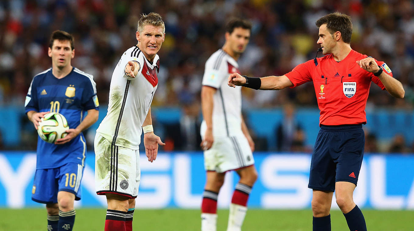 An outstanding leader in the World Cup Final: Schweinsteiger (second from left) © 2014 Getty Images