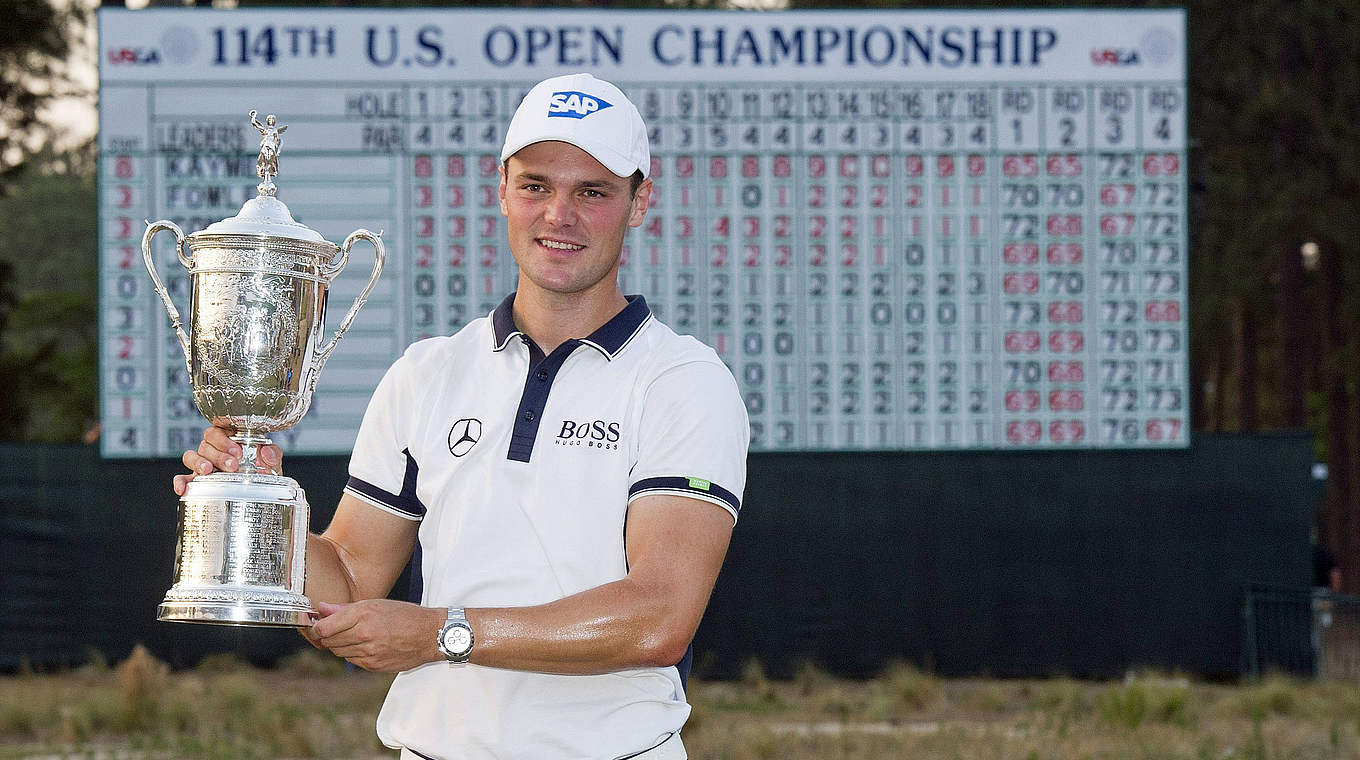 Martin Kaymer mit der Trophäe der US Open: "Die ganze Mannschaft hat mir gratuliert" © imago