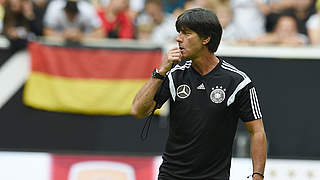 Anpfiff zum ersten Länderspiel als Weltmeister: Joachim Löw © GES-Sportfoto