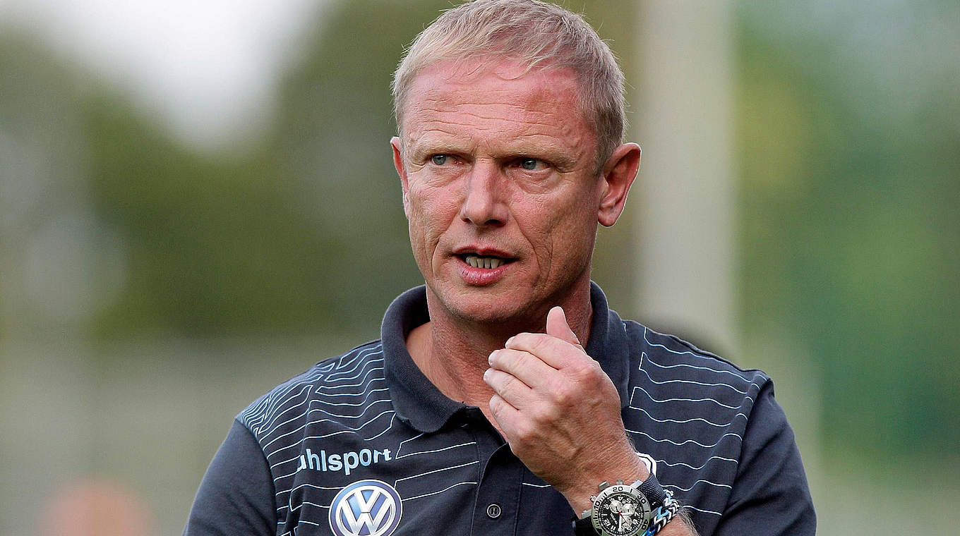 Im kleinen Derby gegen Garching: 1860-Trainer Torsten Fröhling © imago/foto2press