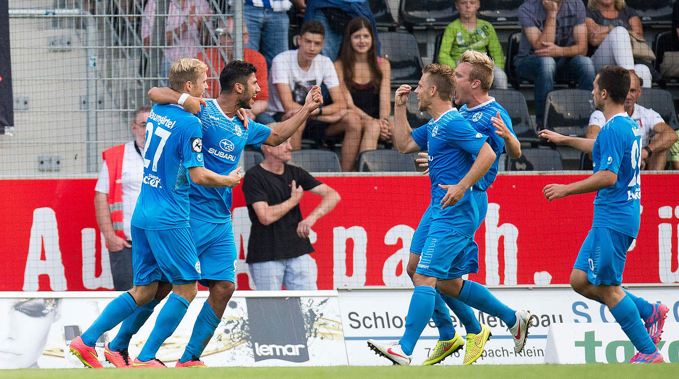 Peilen die Tabellenspitze an: Stuttgarter Kickers © 2014 Getty Images