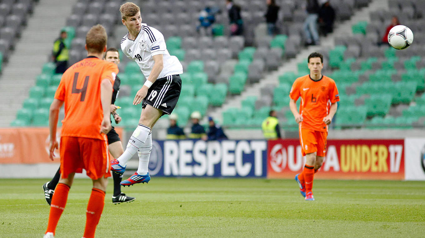 Bittere Niederlage im U 17-Finale 2012: Werner (2.v.l.) gegen Holland © imago sportfotodienst