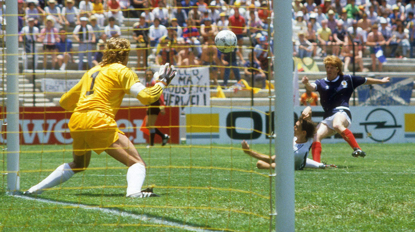 WM-Torschütze 1986: Strachan trifft aus spitzem Winkel zum 1:0 gegen Deutschland © imago sportfotodienst