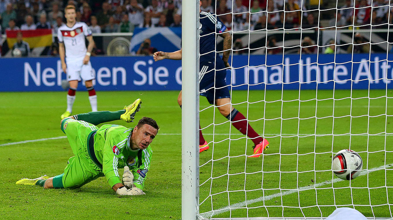 Umsonst geflogen: Schotten-Keeper David Marshall nach dem 0:1 © 2014 Getty Images