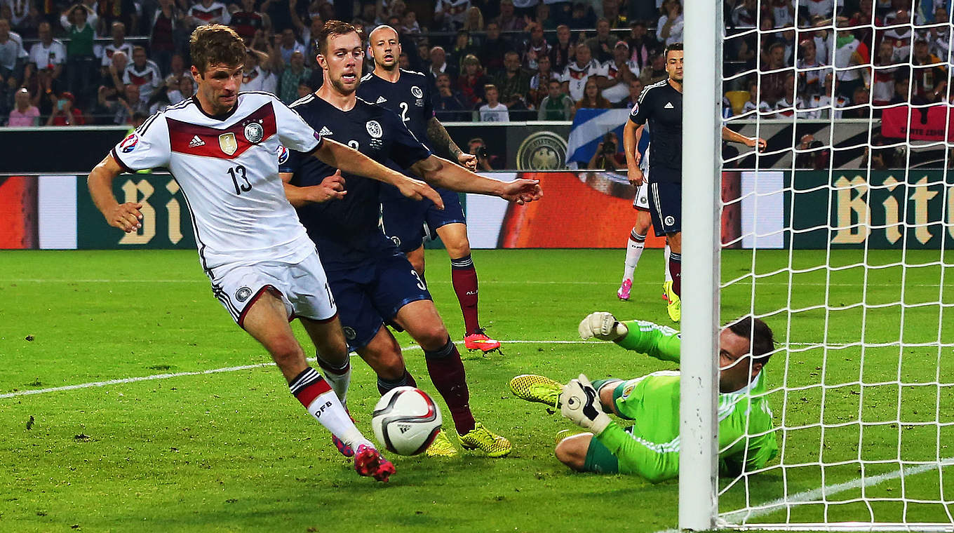 Ausnahmsweise kein Tor: Müller (l.) scheitert © 2014 Getty Images