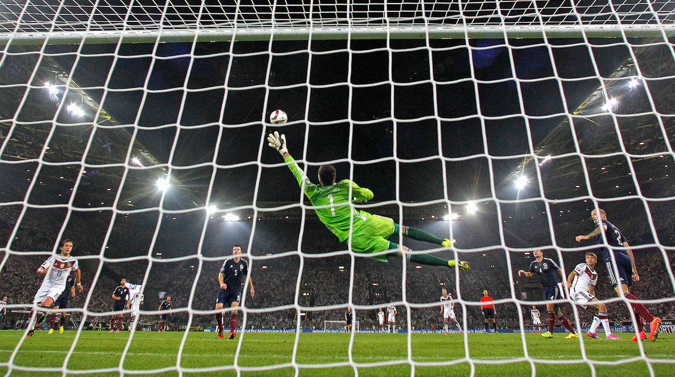 Erster Streich: Thomas Müller (2.v.r.) trifft per Kopf zur Führung © 2014 Getty Images