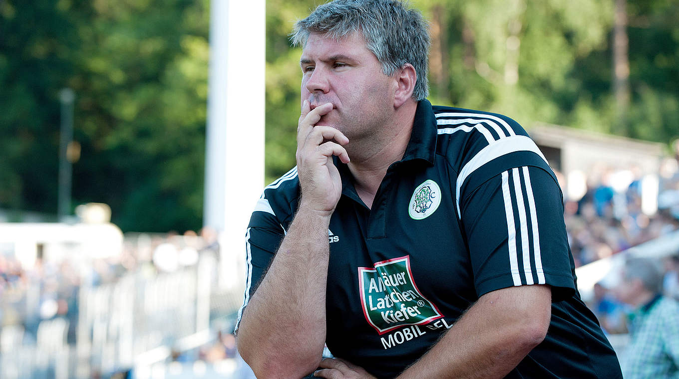 Im Duell mit seinem Ex-Klub: Homburgs Coach Jens Kiefer © 2014 Getty Images