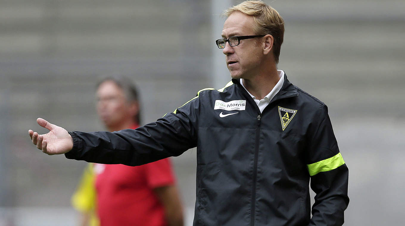 Ein Punkt gegen Lotte: Aachen und Trainer Schubert © 2014 Getty Images
